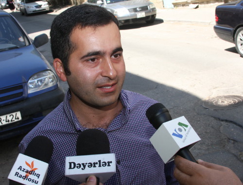 Bakhtiyar Gadjiev interviewed by reporters after the session of the Supreme Court of Azerbaijan, where his immediate conditional early relief (CER) was decided, Baku, June 4, 2012. Photo by Aziz, Karimov for the "Caucasian Knot"

 