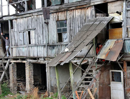 House in Tskhinvali where  refugees from Georgia live. Photo by Andrel Babitski (RFE/RL)