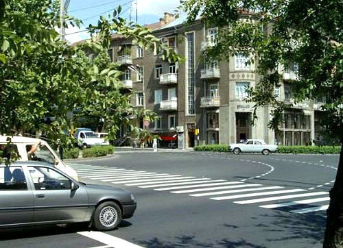 Armenia, Yerevan, Sayatnova Street. Photo by www.flickr.com/photos/syrialooks

