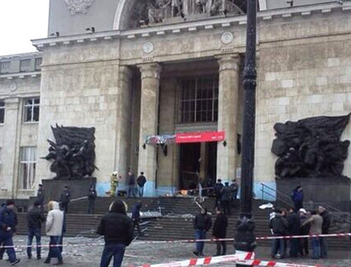 At the spot of the terror act at the railway station in Volgograd. December 29, 2013. Photo: Russian Volunteers Union, https://twitter.com/souzdobro