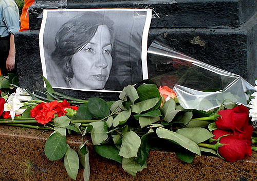 Moscow, Novopushkinskiy Mini-Park, July 16, 2009. Rally in memory of assassinated human rights advocate Natalia Estemirova. Photo of "Caucasian Knot"