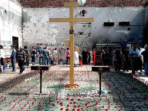 Beslan, school №1. September 1, 2009. Photo of "Caucasian Knot"