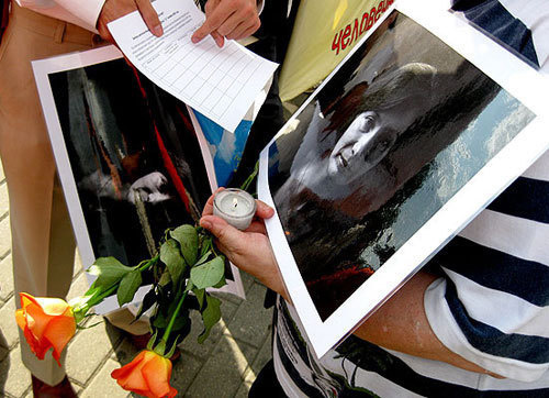 Moscow, Novopushkinskiy Mini-Park, July 16, 2009. Rally in memory of assassinated human rights advocate Natalia Estemirova. Photo by the "Caucasian Knot"