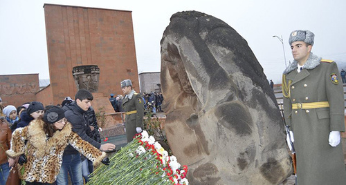 Wreath laying, Nagorno-Karabakh Republic. Photo by Alvard Grigoryan for the ‘Caucasian Knot’. 