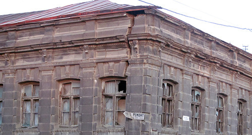 House in Gyumri, Armenia. Photo by Tigran Petrosyan for the "Caucasian Knot"