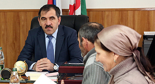 Yunus-Bek Evkurov holding Republic Visiting day. Photo: http://www.ingushetia.ru/m-news/archives/IMG_7421.JPG