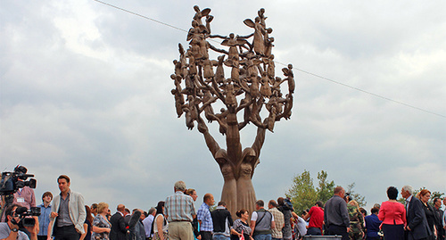 The "Tree of Grief" in the memorial cemetary located in the City of Angels. Photo by Emma Marzoeva for the "Caucasian Knot"