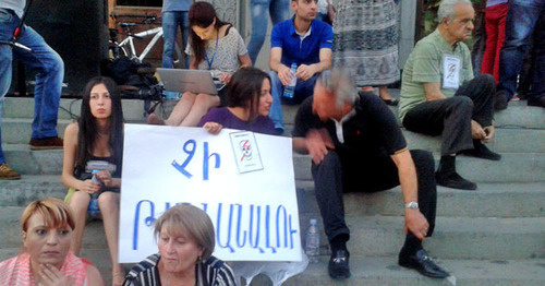 Protesters against the increase of electricity tariffs, Yerevan, June 21, 2015. Photo by Armine Martirosyan for the ‘Caucasian Knot’. 