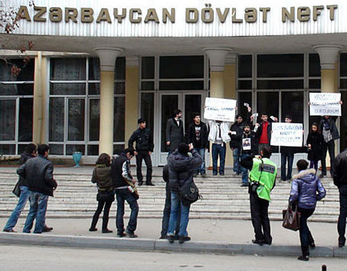 Baku, protest action of young people in support of Elmin Badalov, a student of Azerbaijani State Oil Academy (ASOA). February 19, 2010. Photo by the "Caucasian Knot"