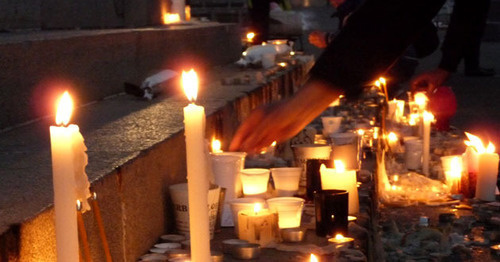 The action of lighting candles in the Freedom Square in Yerevan. January 14, 2015. Photo by Armine Martirosyan for the "Caucasian Knot"