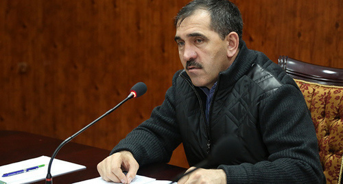 Yunus-Bek Evkurov. Photo: http://www.ingushetia.ru/news/glava_ingushetii_vstretilsya_s_rodstvennikami_uchastnikov_nvf/