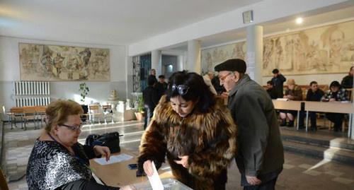 At the voting station on the day of referendum, December 6, 2015. Photo: RFE/RL