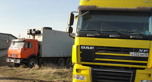 Heavy trucks during protest rally of truck drivers, Dagestan, November 24, 2015. Photo by Murad Muradov for the ‘Caucasian Knot’. 