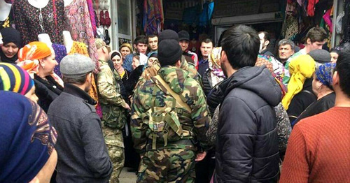 Discontent of local traders was caused by policemen's raids in Khasavyurt and confiscations of Turkish-made foodstuffs and textile goods. Photo by Magomed Magomedov for the ‘Caucasian Knot’. 