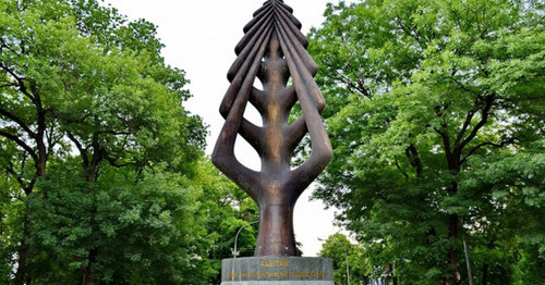 The monument to victims of the Caucasian War in Nalchik. Photo: Anzor Daur http://onkavkaz.com/news/846-pamjatnik-zhertvam-kavkazskoi-voiny-oskvernen-v-nalchike.html