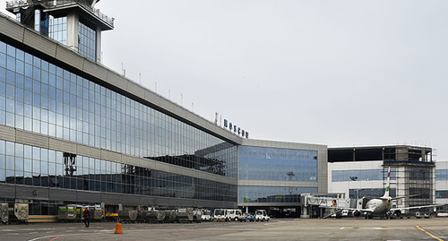 International Domodedovo" Airport. Photo: Dmitry A. Mottl,  https://ru.wikipedia.org/wiki/Домодедово_(аэропорт)#/media/File:Domodedovo_International_Airport_terminal_building.jpg