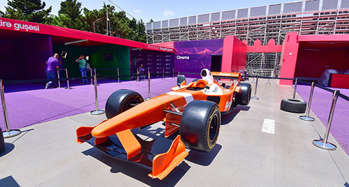 Racing simulator in a recreation area along the Baku boulevard, Baku, Azerbaijan. Photo: © Sputnik/ Murad Orujov, http://ru.sputnik.az/sport/20160610/405621509.html