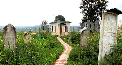 The ziyarat in the village of Gush-Kort. Photo: http://www.grozny-inform.ru/main.mhtml?Part=11&amp;PubID=53188