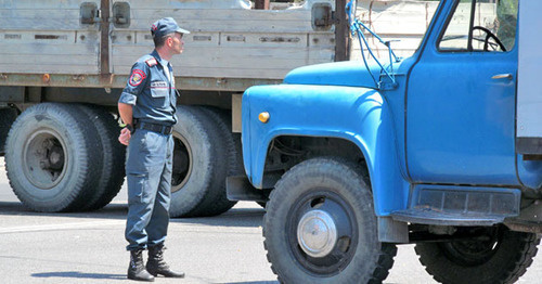 Policeman, Yerevan, July 17, 2016. Photo by Tigran Petrosyan for the ‘Caucasian Knot’. 