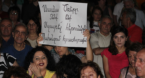 The rally of the "Sasna Tsrer" supporters. Iscription on a poster: "We are Sasna Tsrer! Freedom to the heroes! We demand resignation!" Photo by Tigran Petrosyan for the "Caucasian Knot"