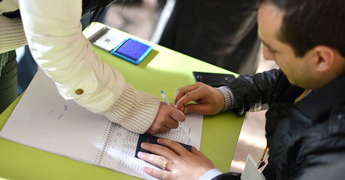 At the polling station in Armenia. Photo:  © PAN Photo / Varo Rafayelyan, Hrant Khachatryan, Karo Sahakyan