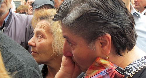 The employees of the "Nairit" plant at the rally in front of the building of the Armenian government. Photo by Tigran Petrosyan for the "Caucasian Knot"