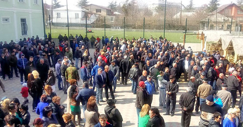 Supporters of Eduard Kokoity. Tskhinvali, March 13, 2017. Photo by Arsen Kozaev for the "Caucasian Knot"