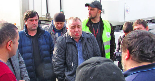 A meeting of Andrei Bazhutin, the leader of the Association of Russian Carriers, with the activists in Volgograd. Volgograd, April 6, 2017. Photo by Vyacheslav Yaschenko for "Caucasian Knot"