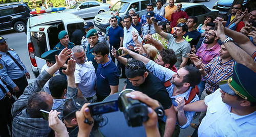 The arrest of journalist Afghan Mukhtarly. Photo by Aziz Karimov for "Caucasian Knot"