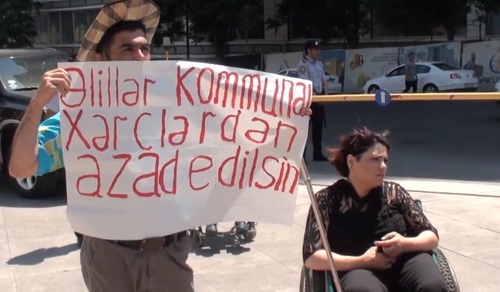 People with disabilities hold protest in front of the Ministry of Labour and Social Protection of Population of Azerbaijan in Baku, June 6, 2017.