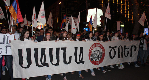 Banner with inscription "Sasna Tsrer", July 2016. Photo by Tigran Petrosyan for the Caucasian Knot. 