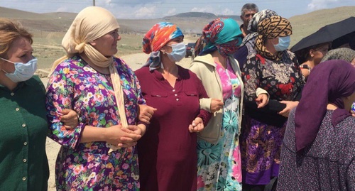 Protesters in the Derbent District of Dagestan. July 25, 2017. Photo: https://vk.com/myderbentplus?z=photo-108870974_456251980%2Fwall-108870974_306584