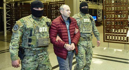 Alexander Lapshin being convoyed in Baku airport. Photo: Sputnik / Murad Orujov
https://ru.sputnik.az/azerbaijan/20170911/411791543/Prezident-Azerbajdzhana-pomiloval-Lapshina.html
