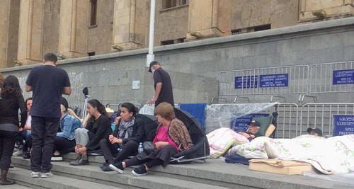 Hunger strike held by activists of parliamentary opposition "Georgian Patriots’ Alliance" Party, Tbilisi, September 27, 2017. Photo by Galina Gotua for the Caucasian Knot.  