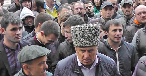 Circassian activists near the building of the Krasnodar Territorial Court. October 16, 2017. Photo by Anna Gritsevich for the "Caucasian Knot"