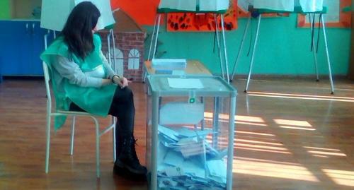 At a polling station in Tbilisi. Photo by Beslan Kmuzov for the Caucasian Knot. 