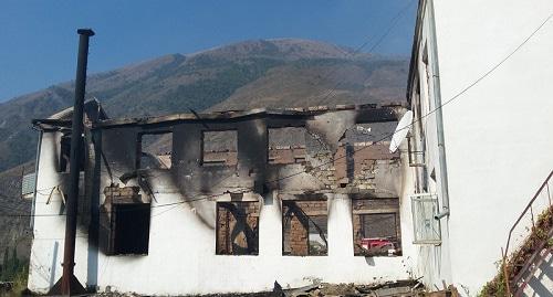 Burnt down building of the district administration in the village of Rutul. Photo from the website of 'Rutul News' newspaper (rutnov.ru)