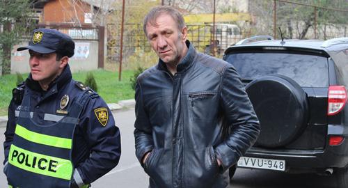 Umar Idigov, founder of Tbilisi "Caucasus Integration Foundation" near the place of special operation in Tbilisi, November 22, 2017. Photo by Inna Kukudzhanova for the Caucasian Knot. 