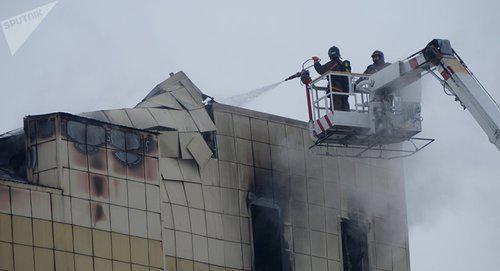 Fire at the "Winter Cherry" shopping and entertainment complex in Kemerovo. Photo: Sputnik/ Alexander Kryazhev, https://ru.armeniasputnik.am/armenia/20180326/11094705/ot-pozhara-v-kemerovo-postradali-armyane-mid-armenii.html