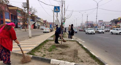 Cleaning works in the streets of Grozny. April 2016. Photo by Ibragim Estamirov http://www.grozny-inform.ru