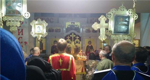 Parishioners attend  Kizlyar church service. Photo by the Caucasian Knot correspondent