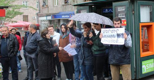 Residents of Yerevan during the protest action in the streets. April 20, 2018. Photo by Tigran Petrosyan for the "Caucasian Knot"