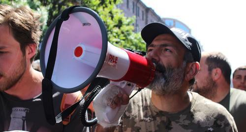 Nikol Pashinyan among protesters in Yerevan, April 25, 2018. Photo by Tigran Petrosyan for the Caucasian Knot.