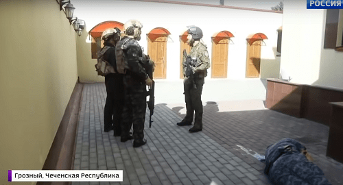 Law enforcers at the Archangel Michael Church. Screenshot from video reportage by Russia-1 Channel https://www.youtube.com/watch?v=hVMhdeHJlyc