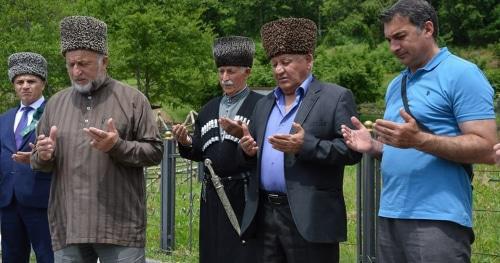 Prayer in the village of Bolshoi Kichmaj, May 21, 2018. Photo: Asker Sokht