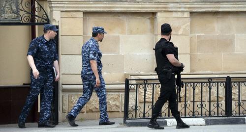 Law enforcers in Grozny. Photo REUTERS / Said Tsarnaev