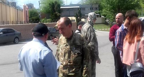 Picket in support of Timur Tumgoev at the pre-trial prison in Kharkov. Photo: RFE/RL