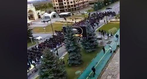 The Friday prayer (namaz) in the square in Magas. Photo: screenshot of the video by Isabella Evloeva https://www.facebook.com/izabella.evloeva/videos/888591168001005/