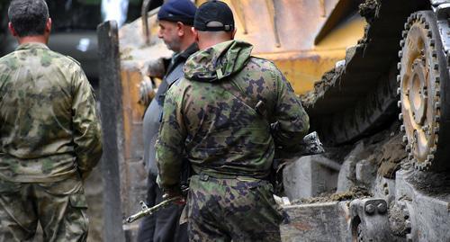 Сonstruction equipment and law enforcers  in the "Erzi" Nature Reserve. Photo courtesy of Yakub Gogiev for the "Caucasian Knot" 