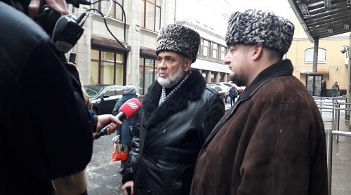 Akhmed Barakhoev (centre) and Magomed Mutsolgov (right) after handing signature lists over to the Kremlin. Photo by Tatiana Gantimurova for the Caucasian Knot